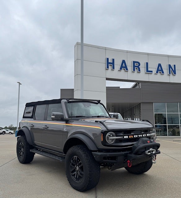 2021 Ford Bronco Outer Banks 4 Door Advanced 4x4 in Carbonized Gray Metallic — front three-quarter view